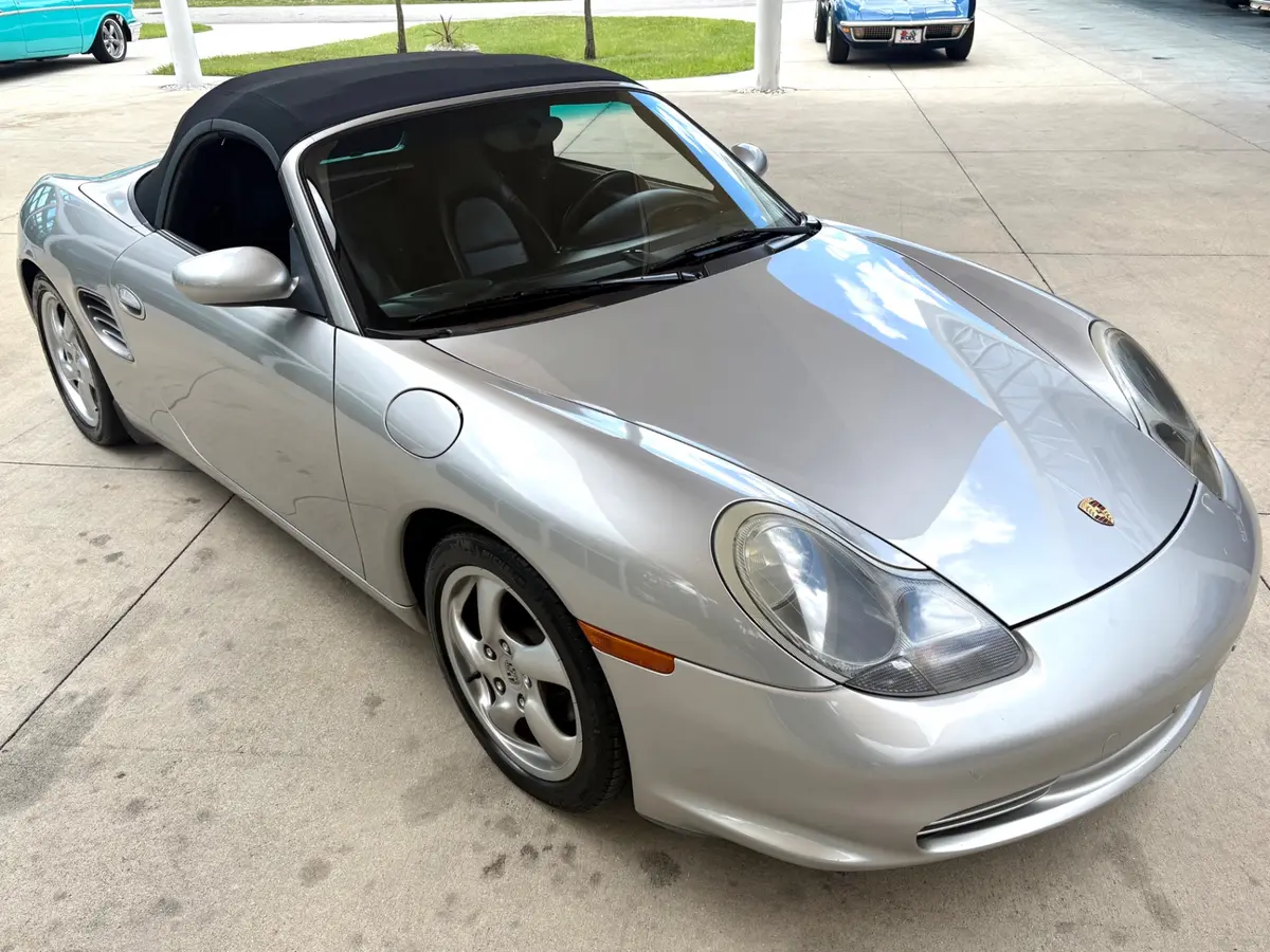 Vehicle photo 21