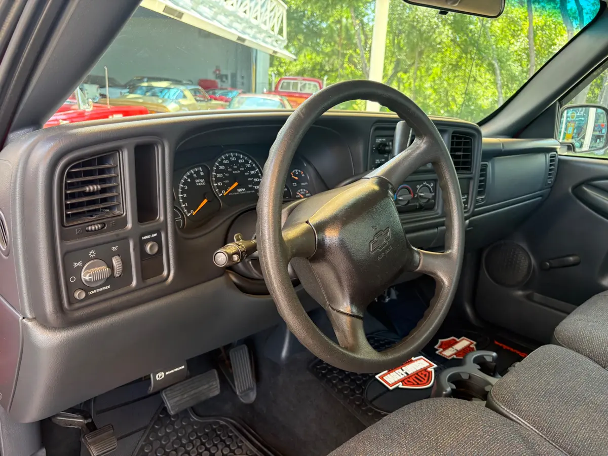 Vehicle photo 29