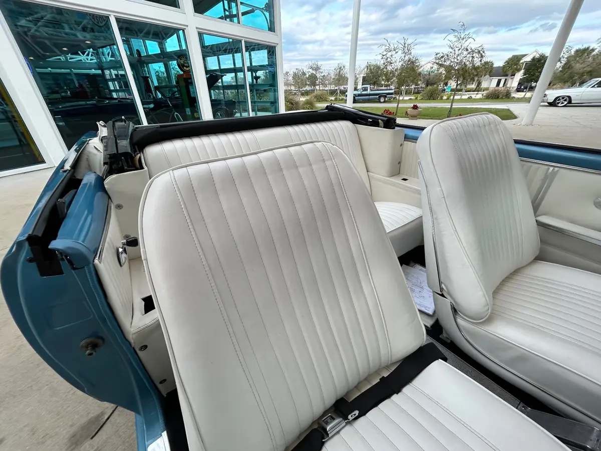 Vehicle photo 29