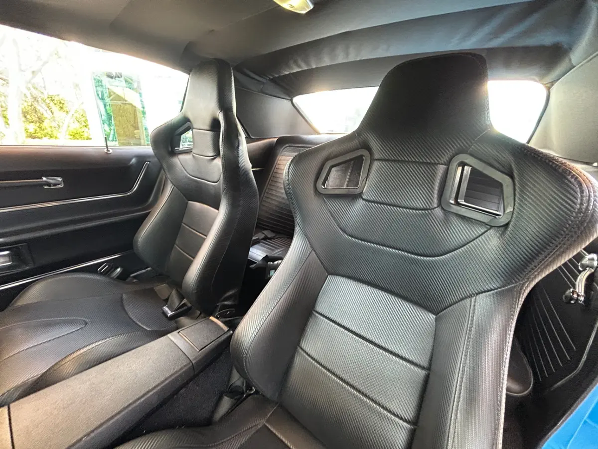 Vehicle photo 23