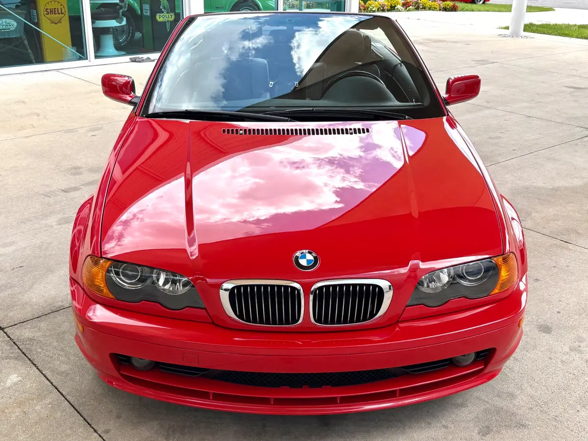 Vehicle photo 3