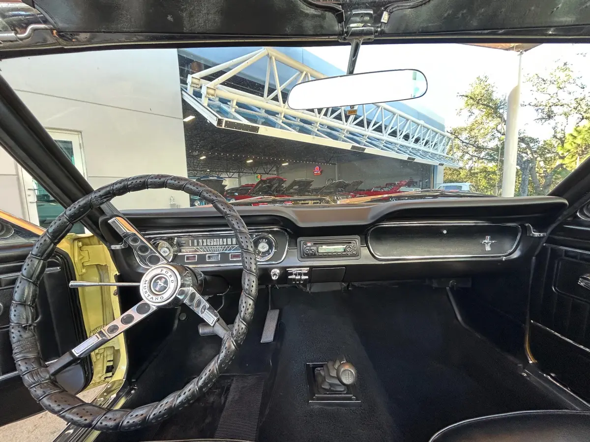 Vehicle photo 27