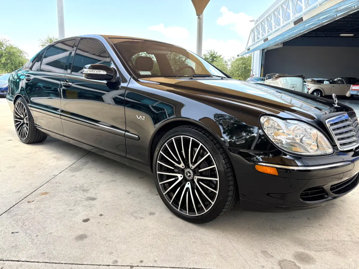 Vehicle photo 19