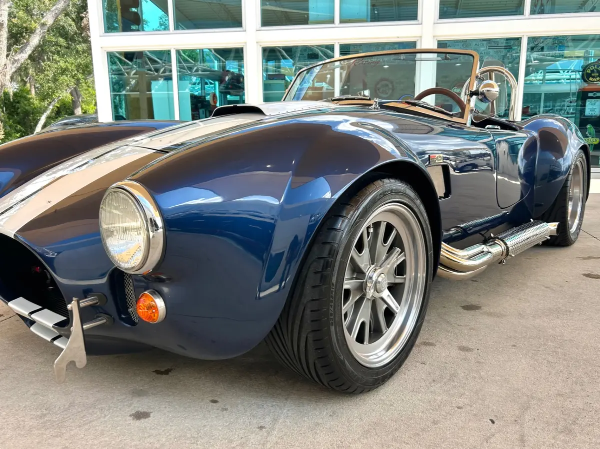 Vehicle photo 10