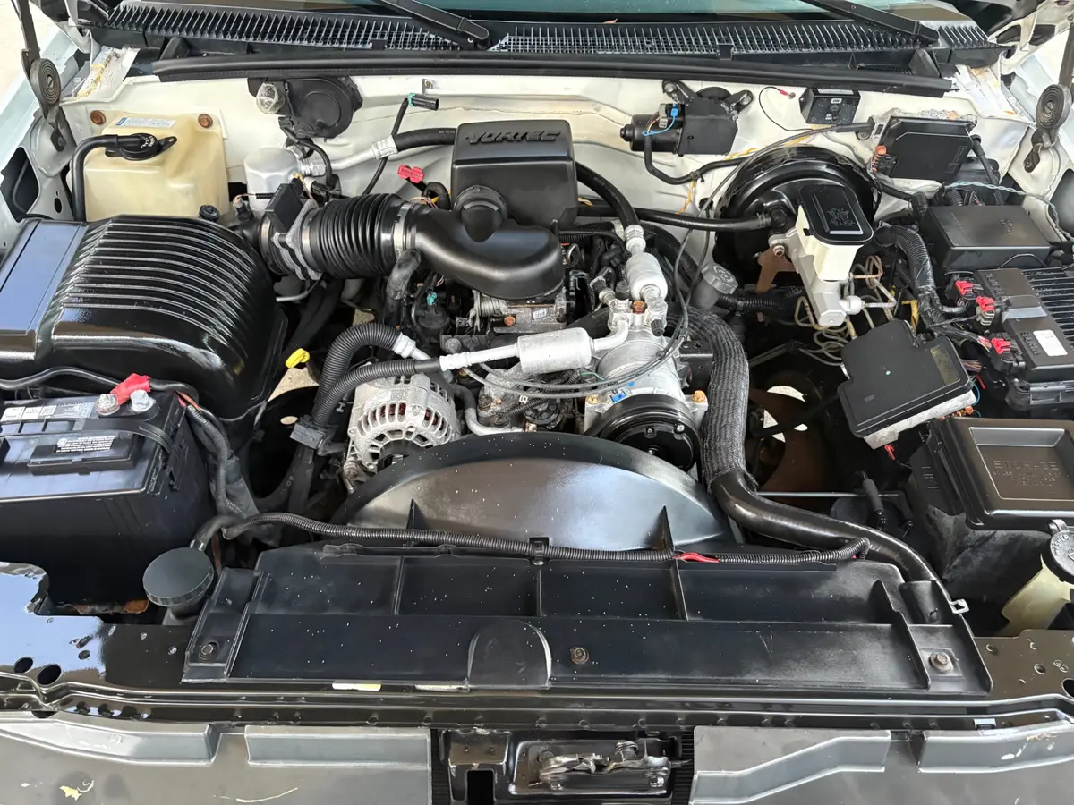 Vehicle photo 28