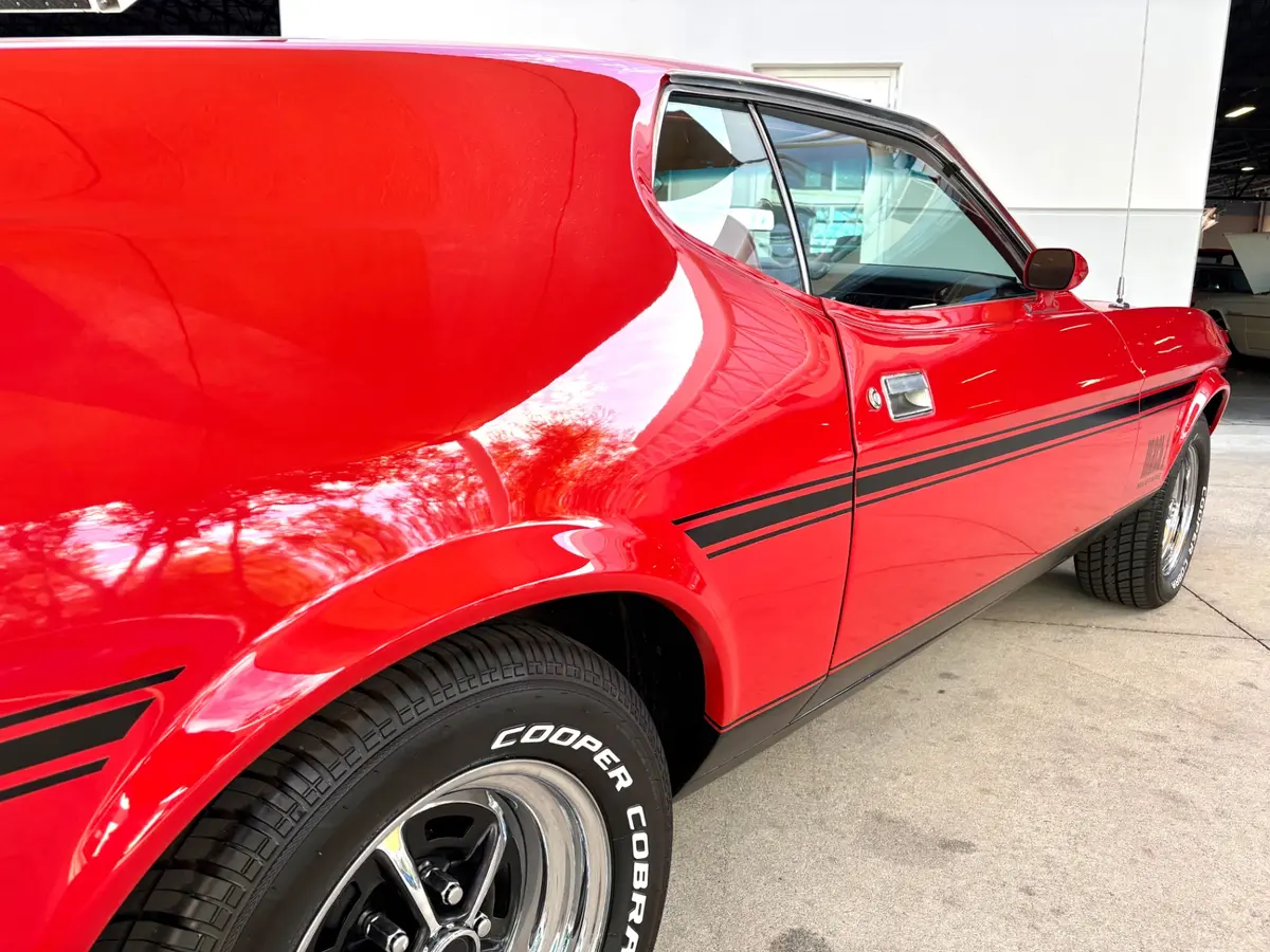 Vehicle photo 17