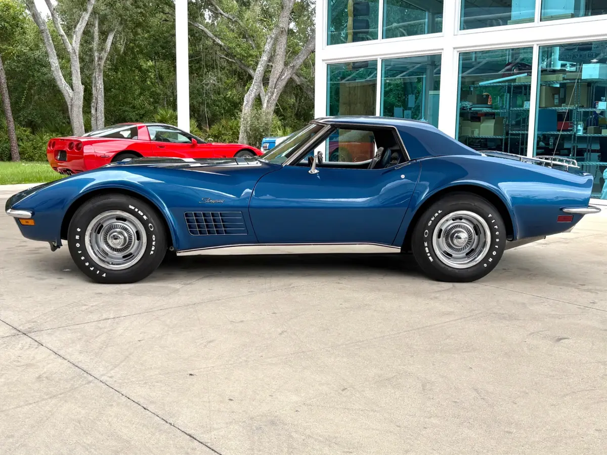 Vehicle photo 23