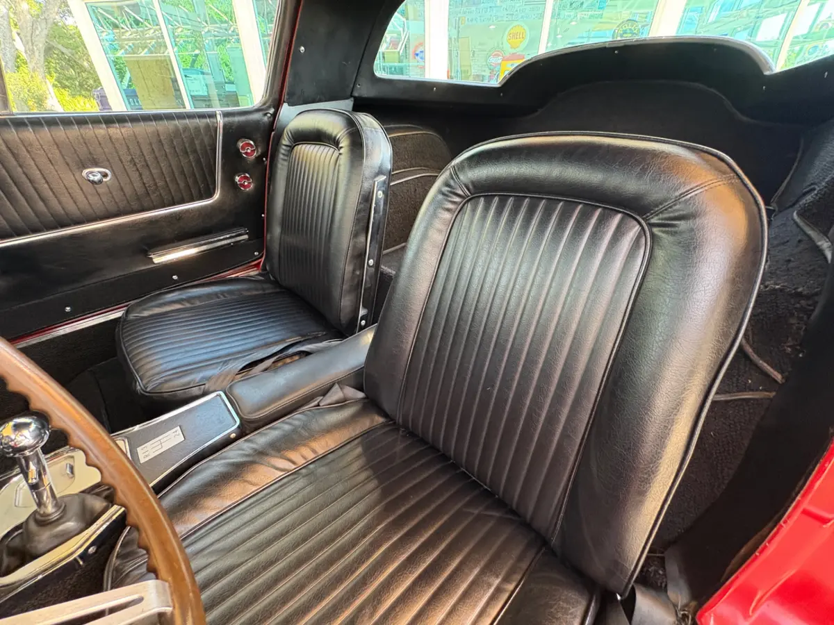Vehicle photo 31