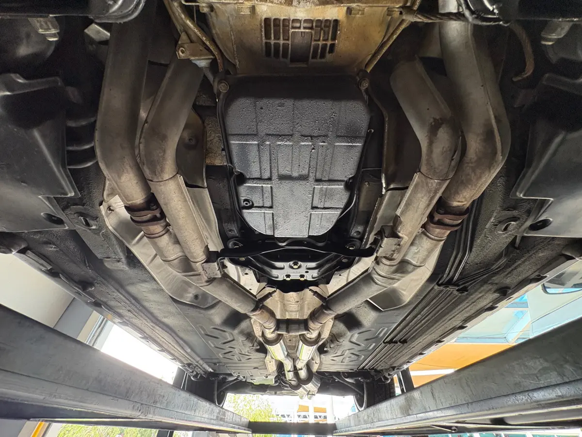 Vehicle photo 59