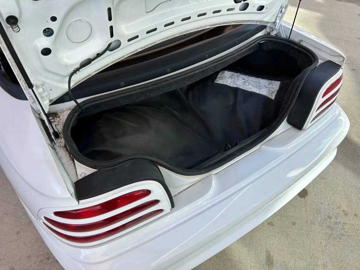 Vehicle photo 9