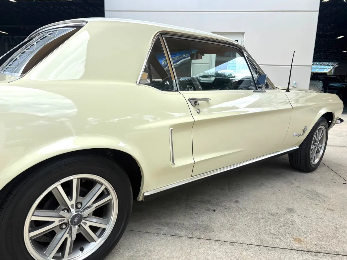 Vehicle photo 17