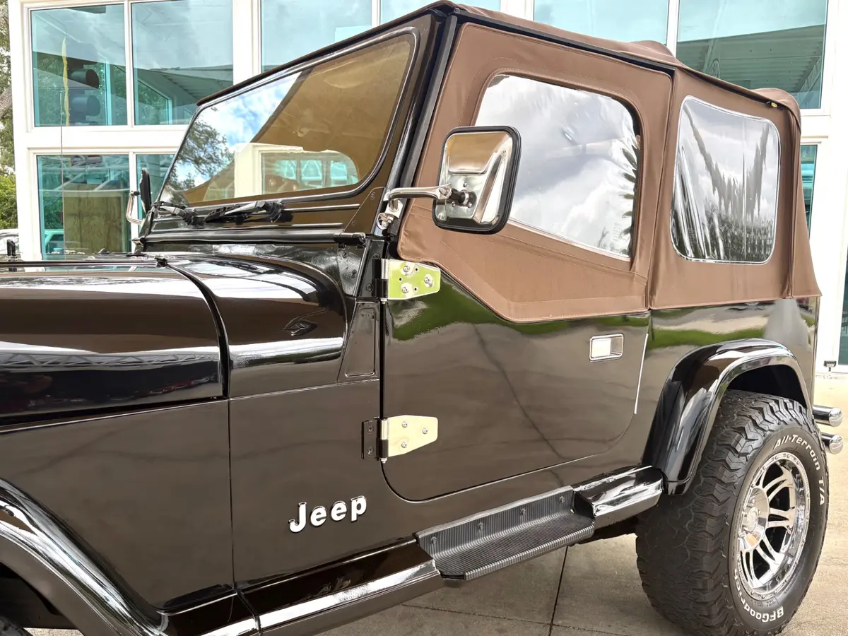 Vehicle photo 13