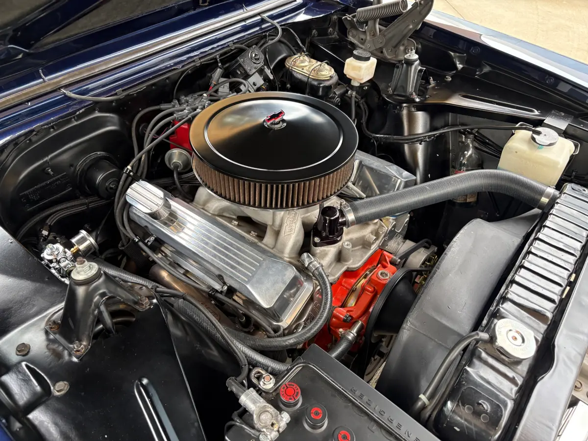 Vehicle photo 26