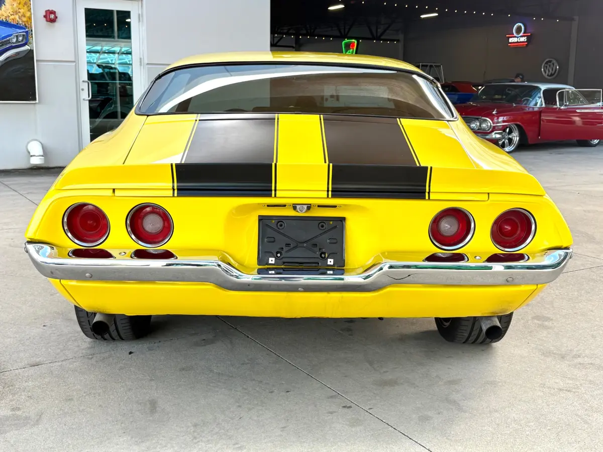 Vehicle photo 7
