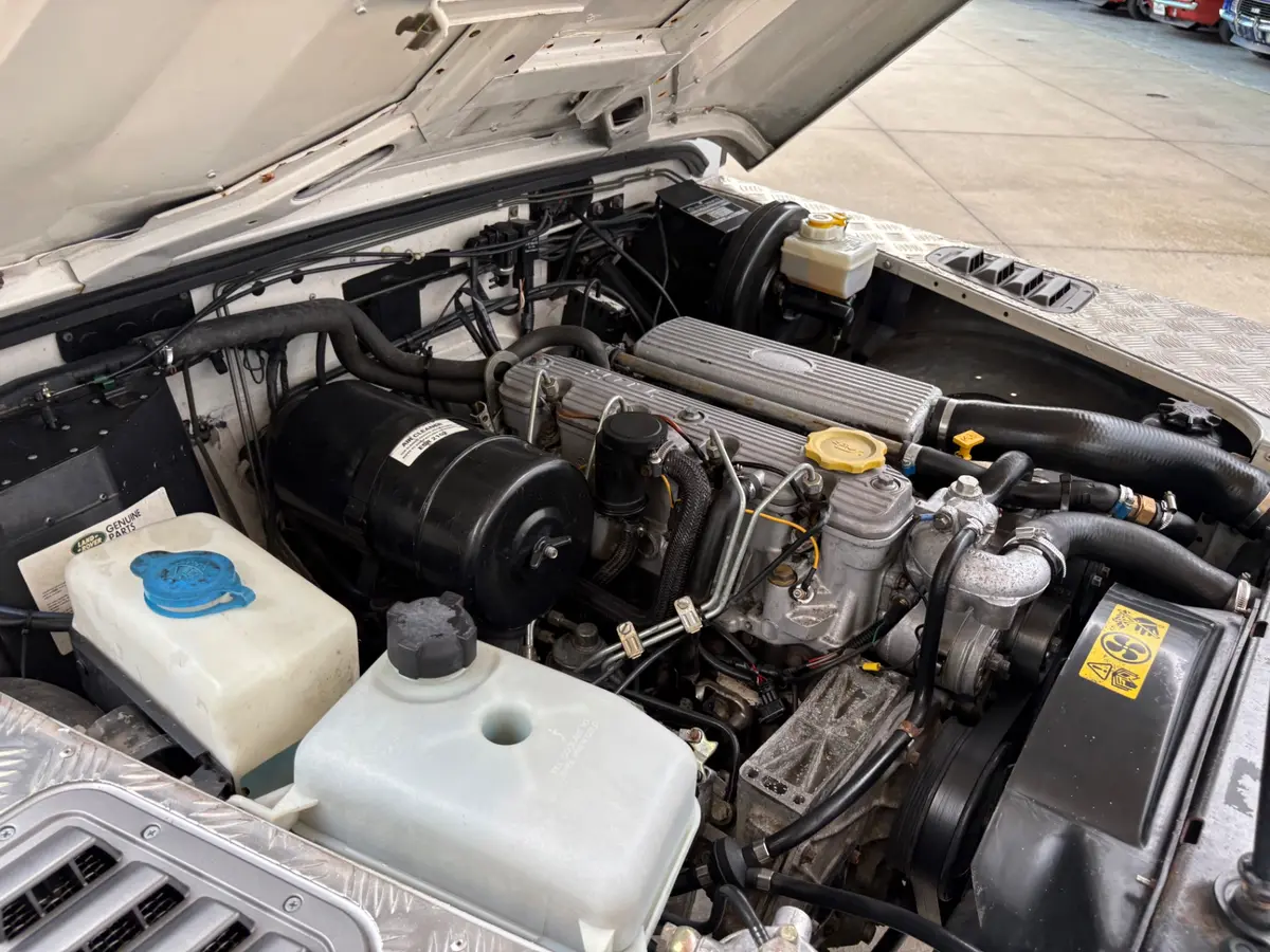 Vehicle photo 28