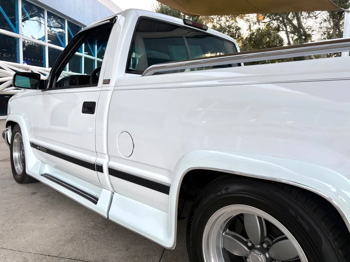 Vehicle photo 14