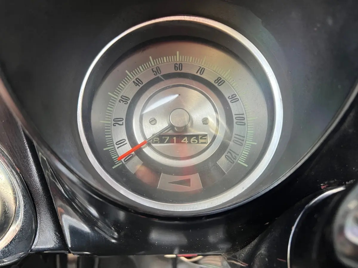Vehicle photo 25