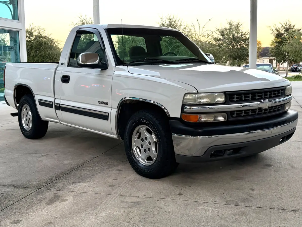 Vehicle photo 4