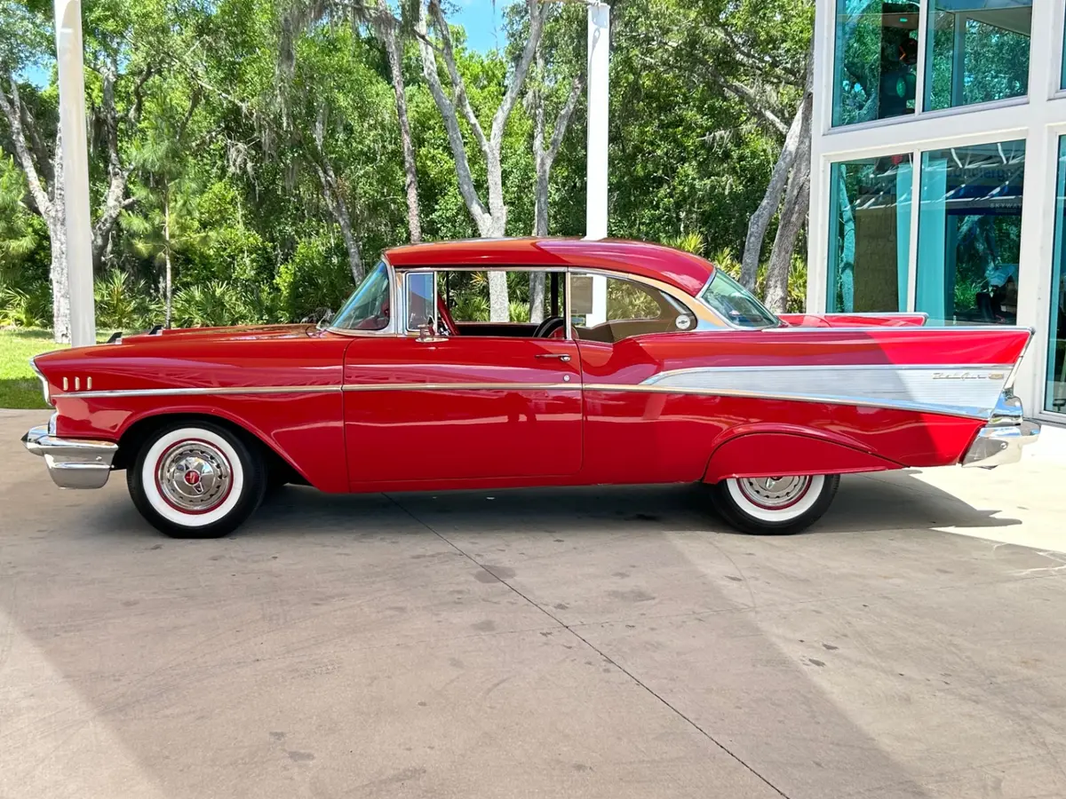 Vehicle photo 11