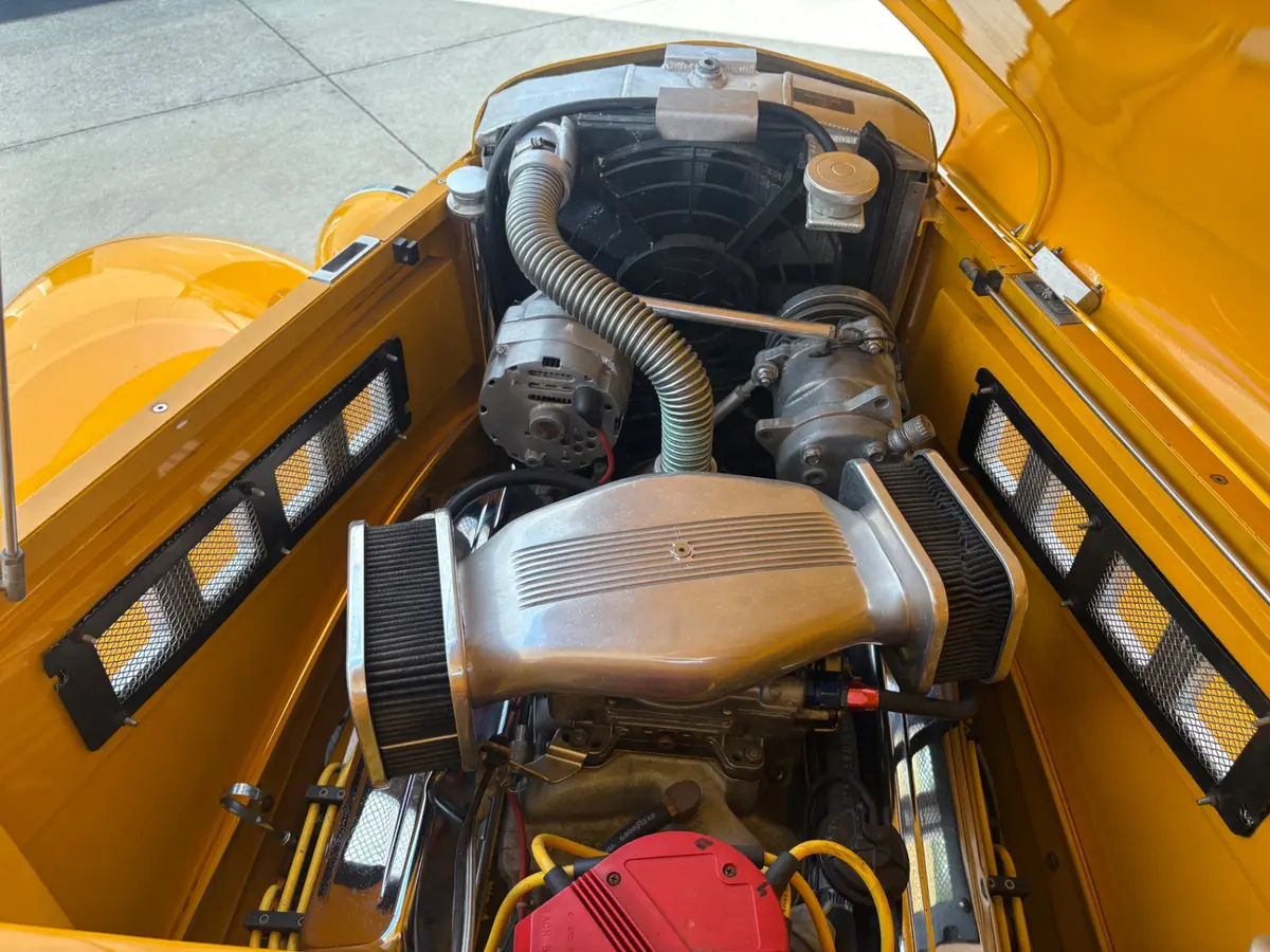 Vehicle photo 25