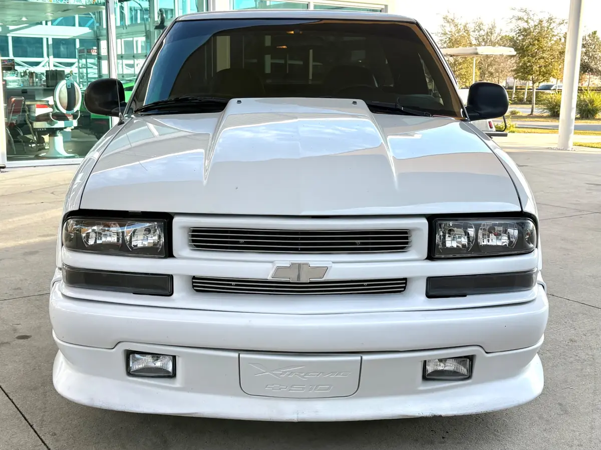 Vehicle photo 2