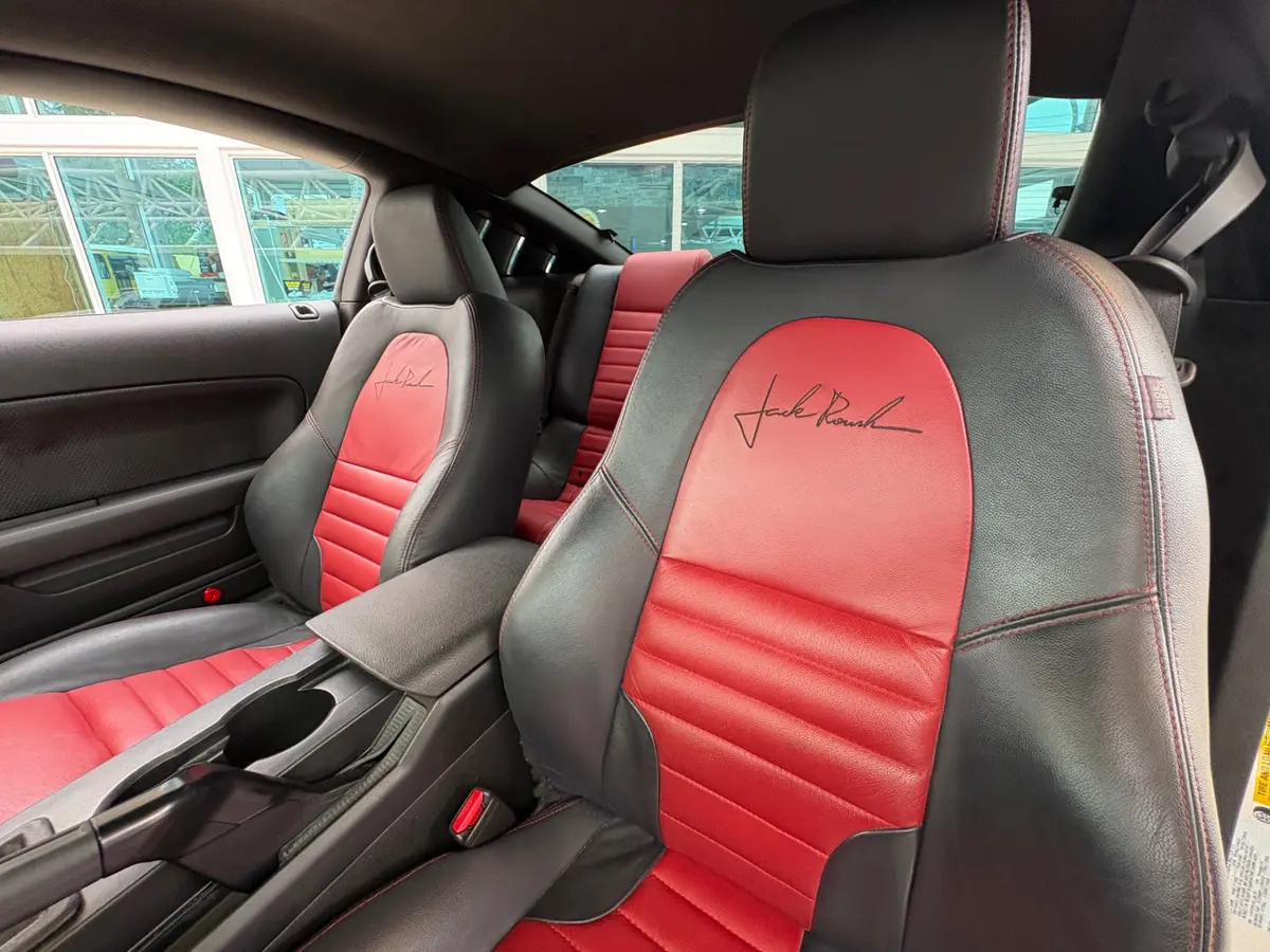 Vehicle photo 37