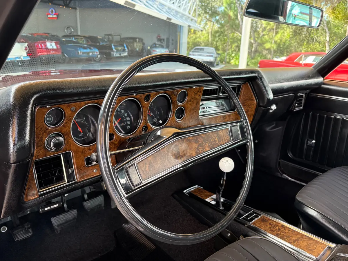 Vehicle photo 54