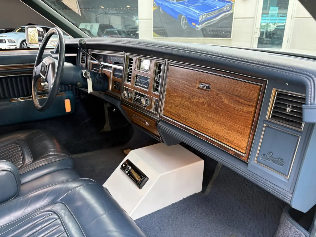 Vehicle photo 46