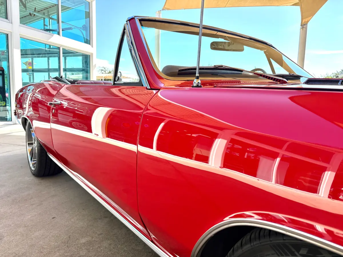 Vehicle photo 17