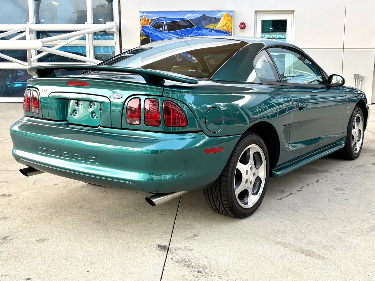 Vehicle photo 6