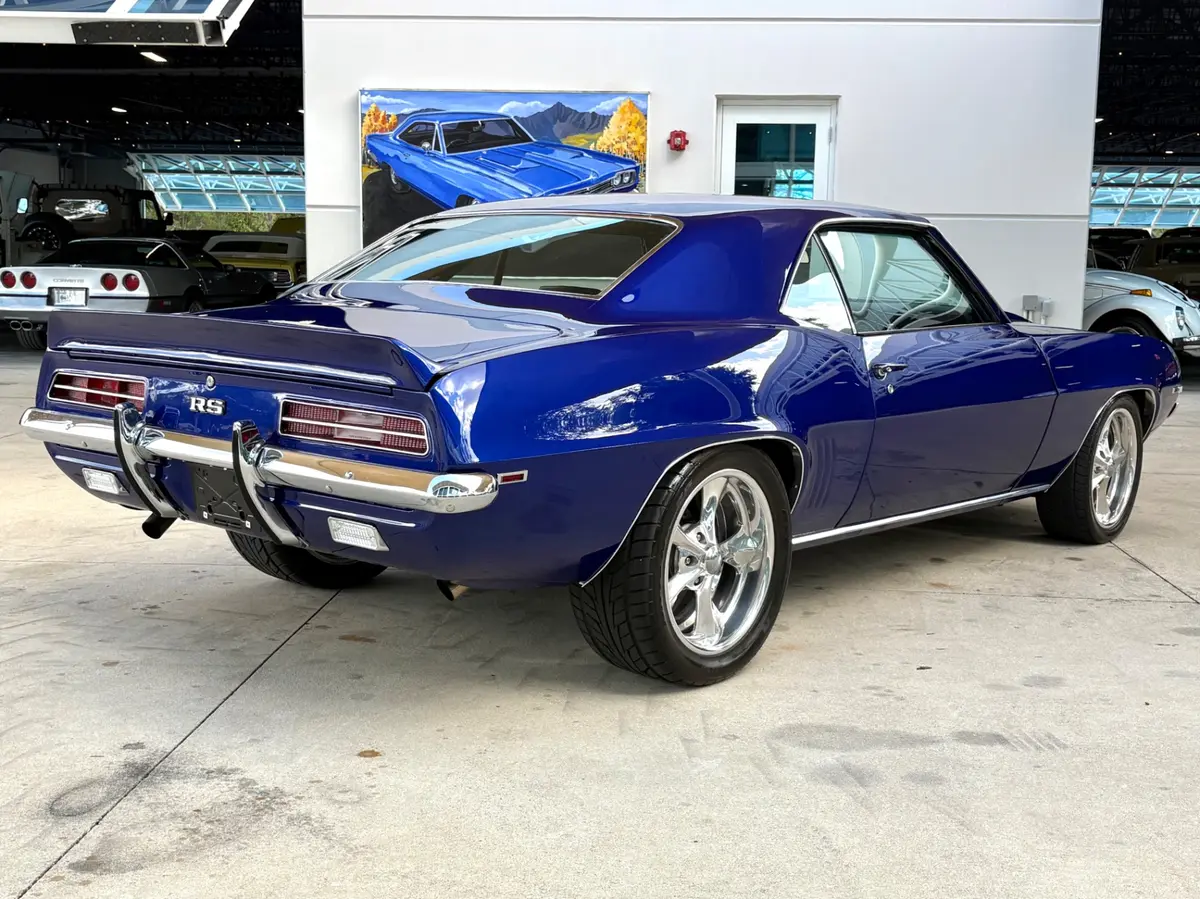 Vehicle photo 6