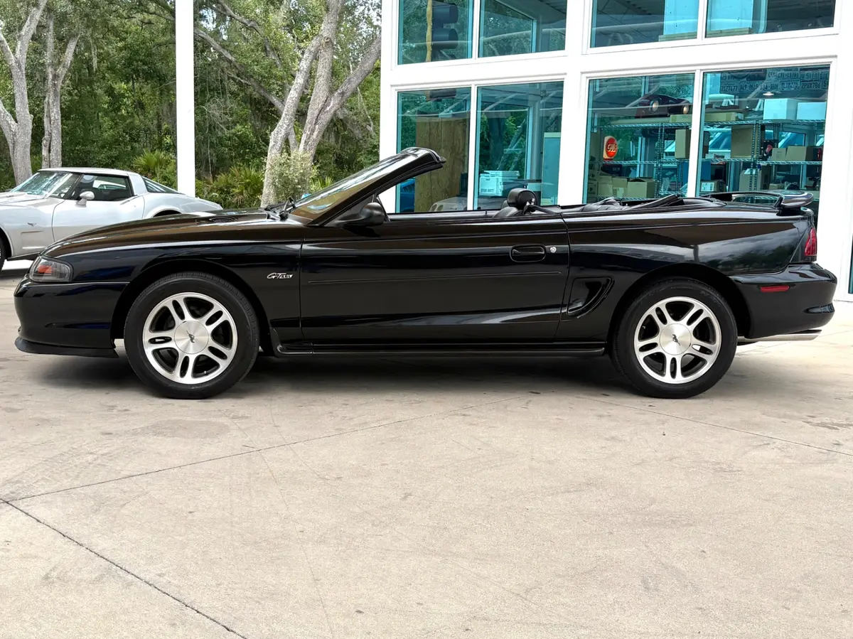 Vehicle photo 10