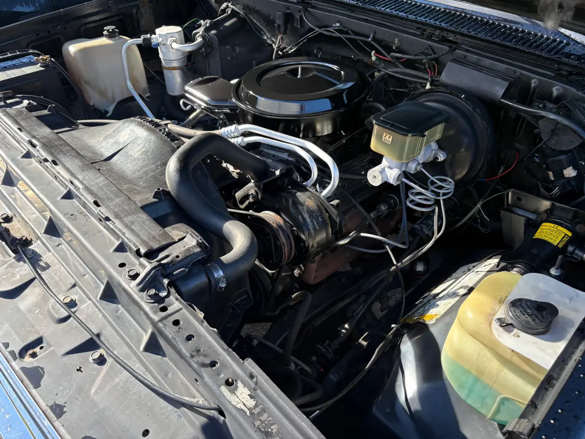 Vehicle photo 29