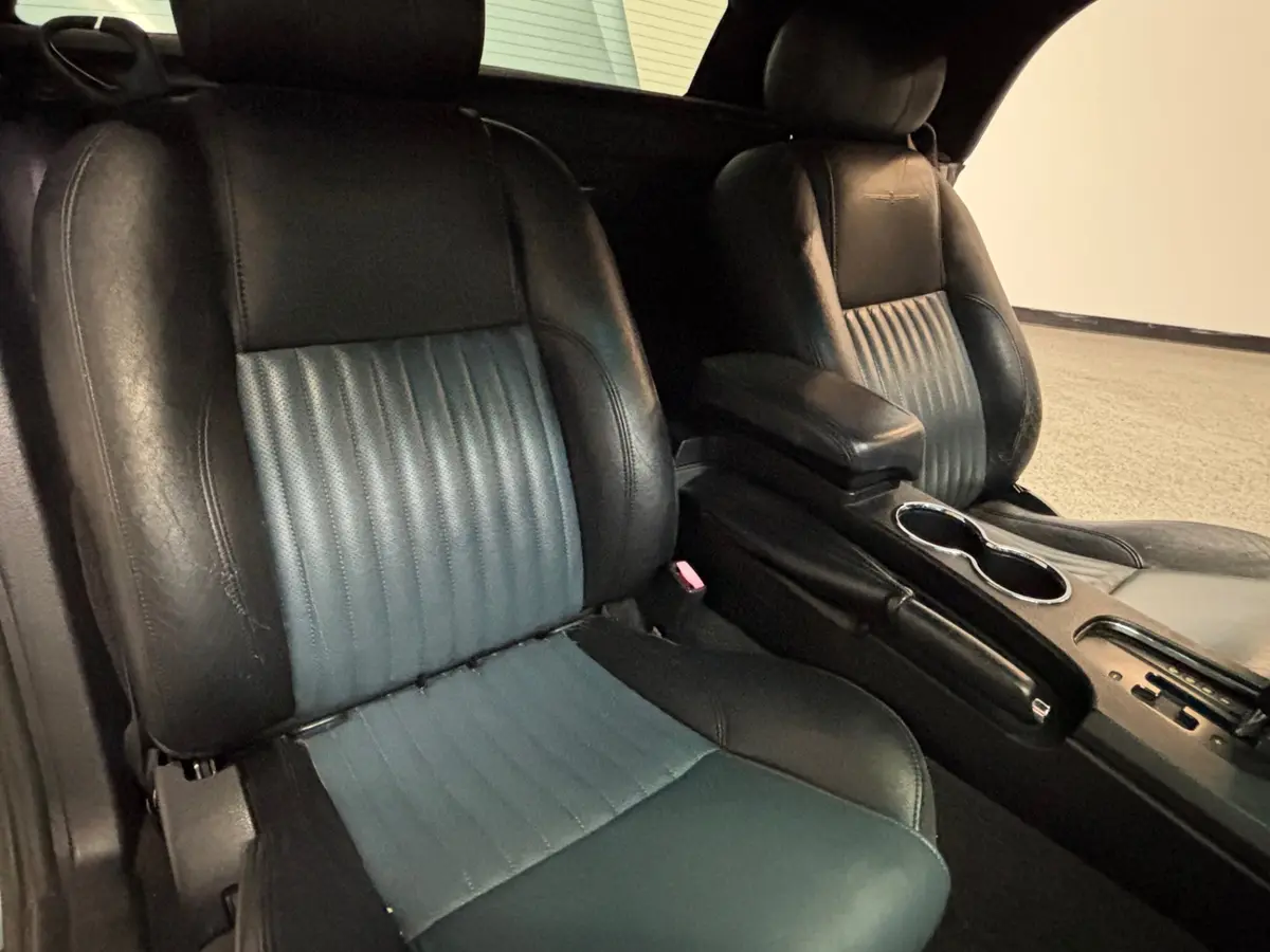 Vehicle photo 30