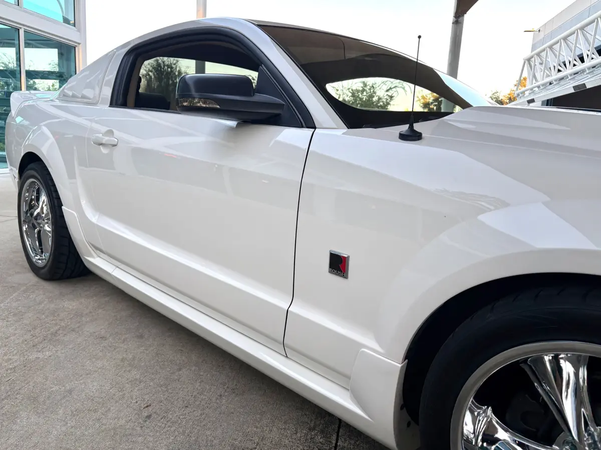 Vehicle photo 18