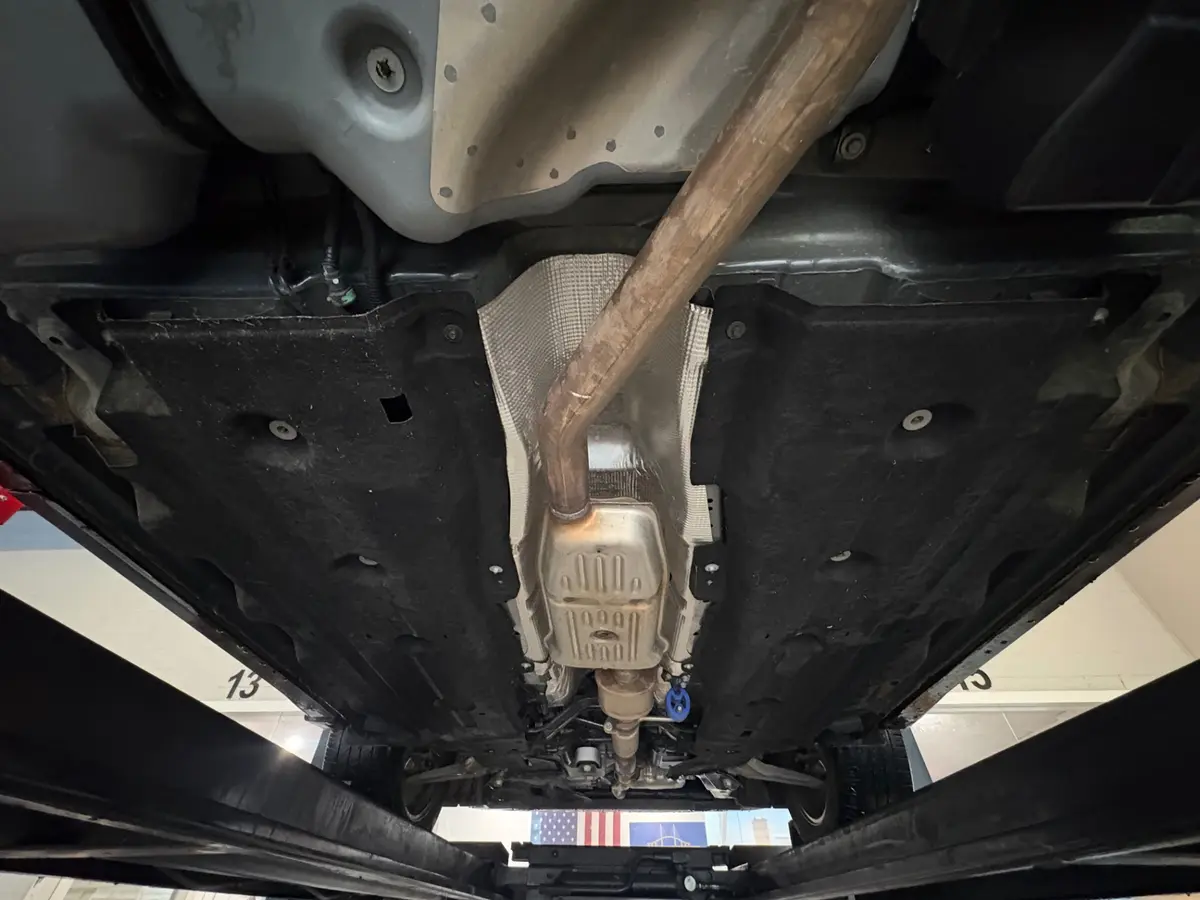 Vehicle photo 52