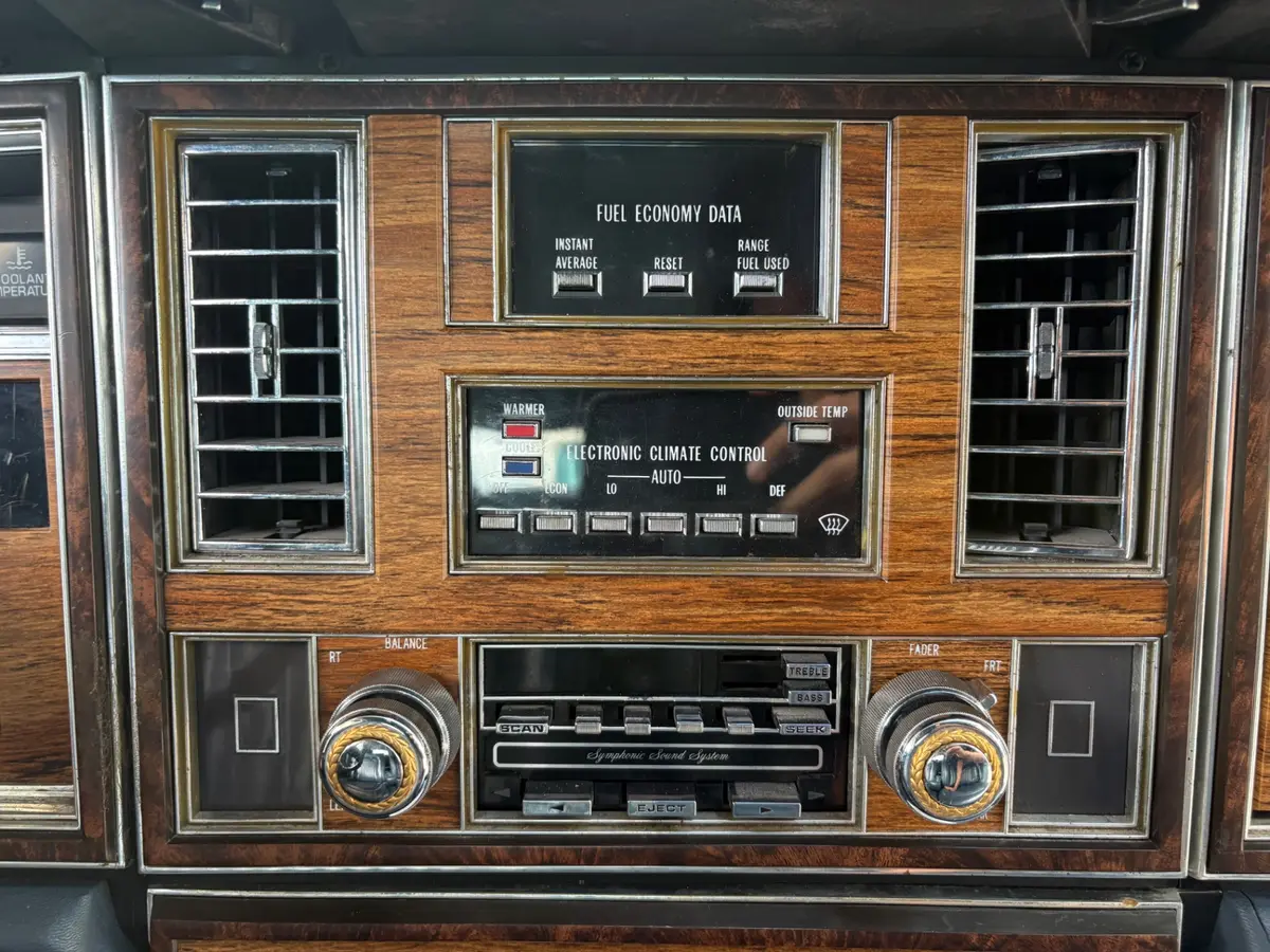 Vehicle photo 49