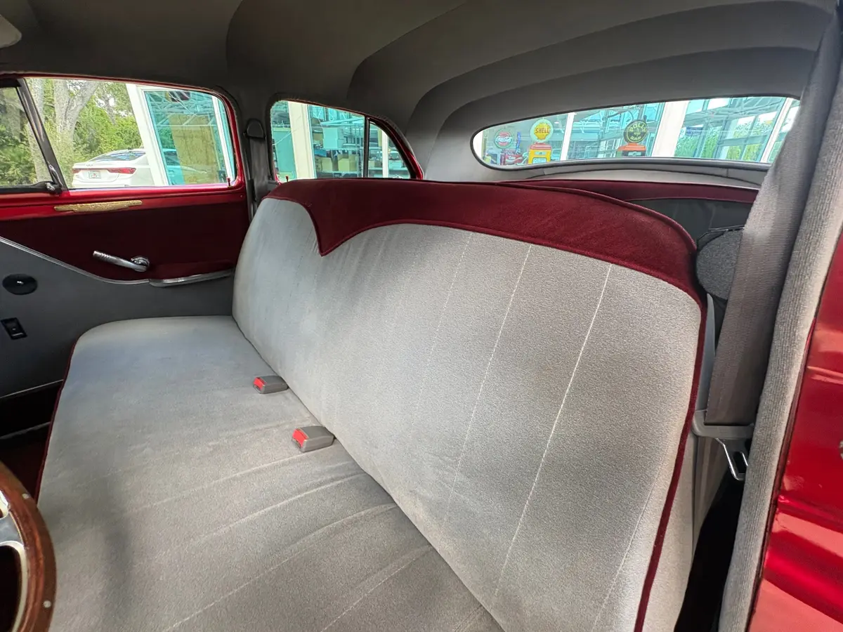 Vehicle photo 33