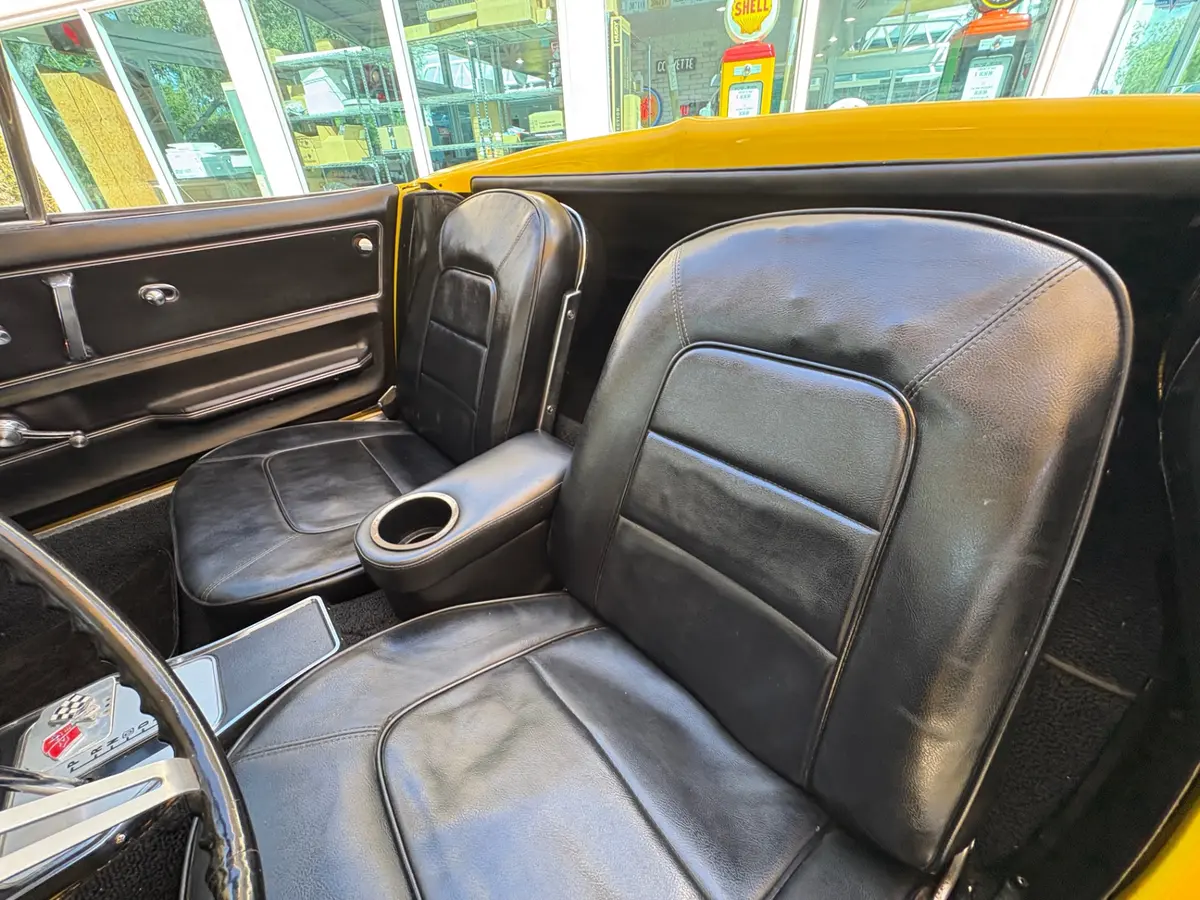 Vehicle photo 43