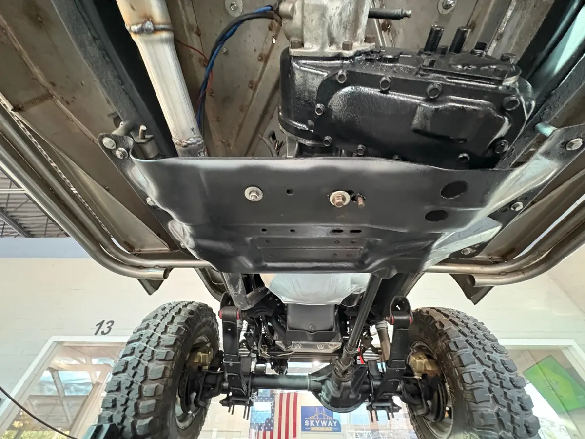 Vehicle photo 45