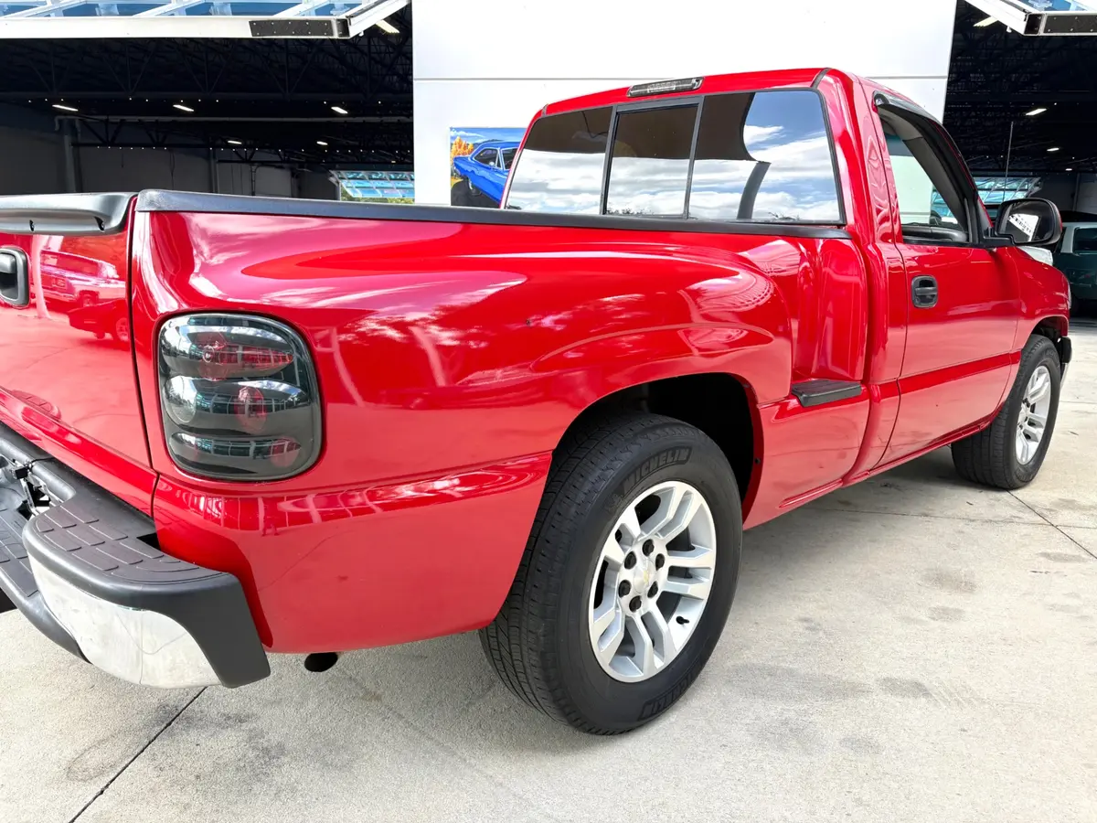 Vehicle photo 16