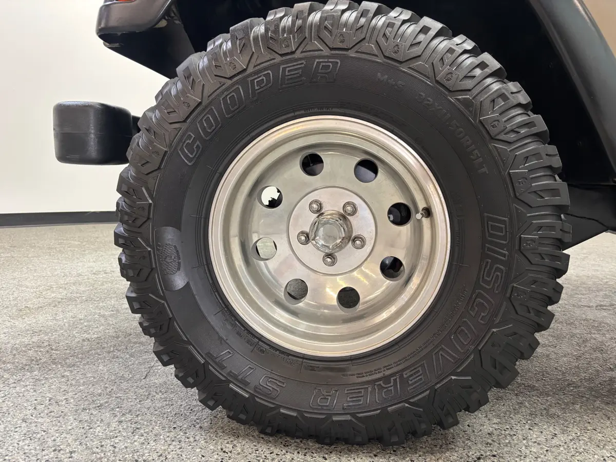 Vehicle photo 10
