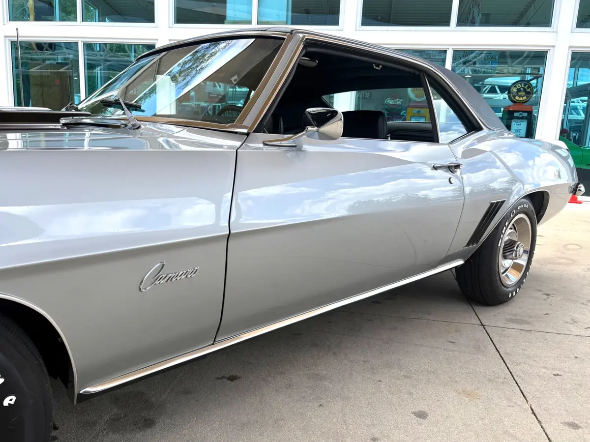 Vehicle photo 13