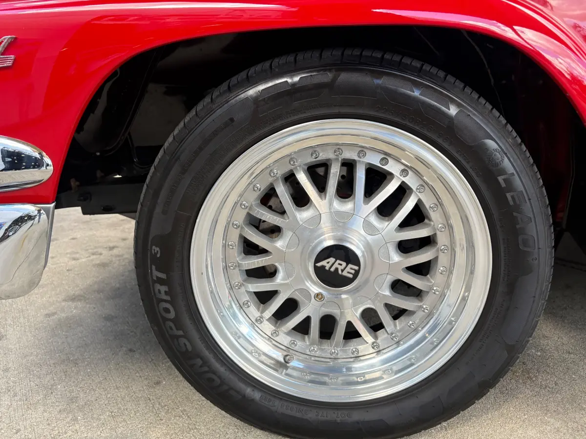 Vehicle photo 21
