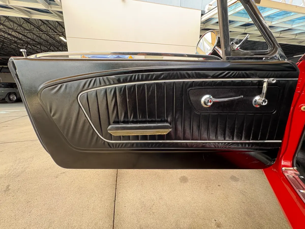 Vehicle photo 33