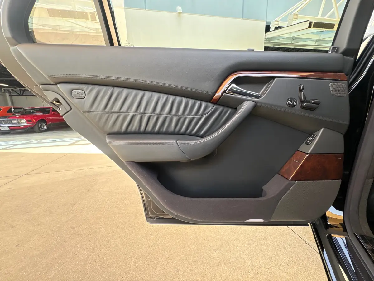 Vehicle photo 37