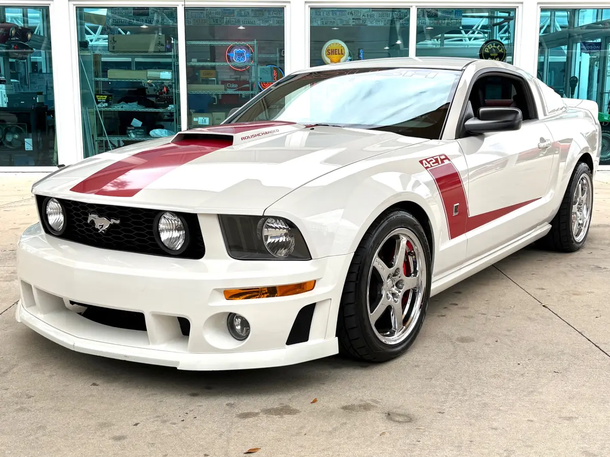 Vehicle photo 12