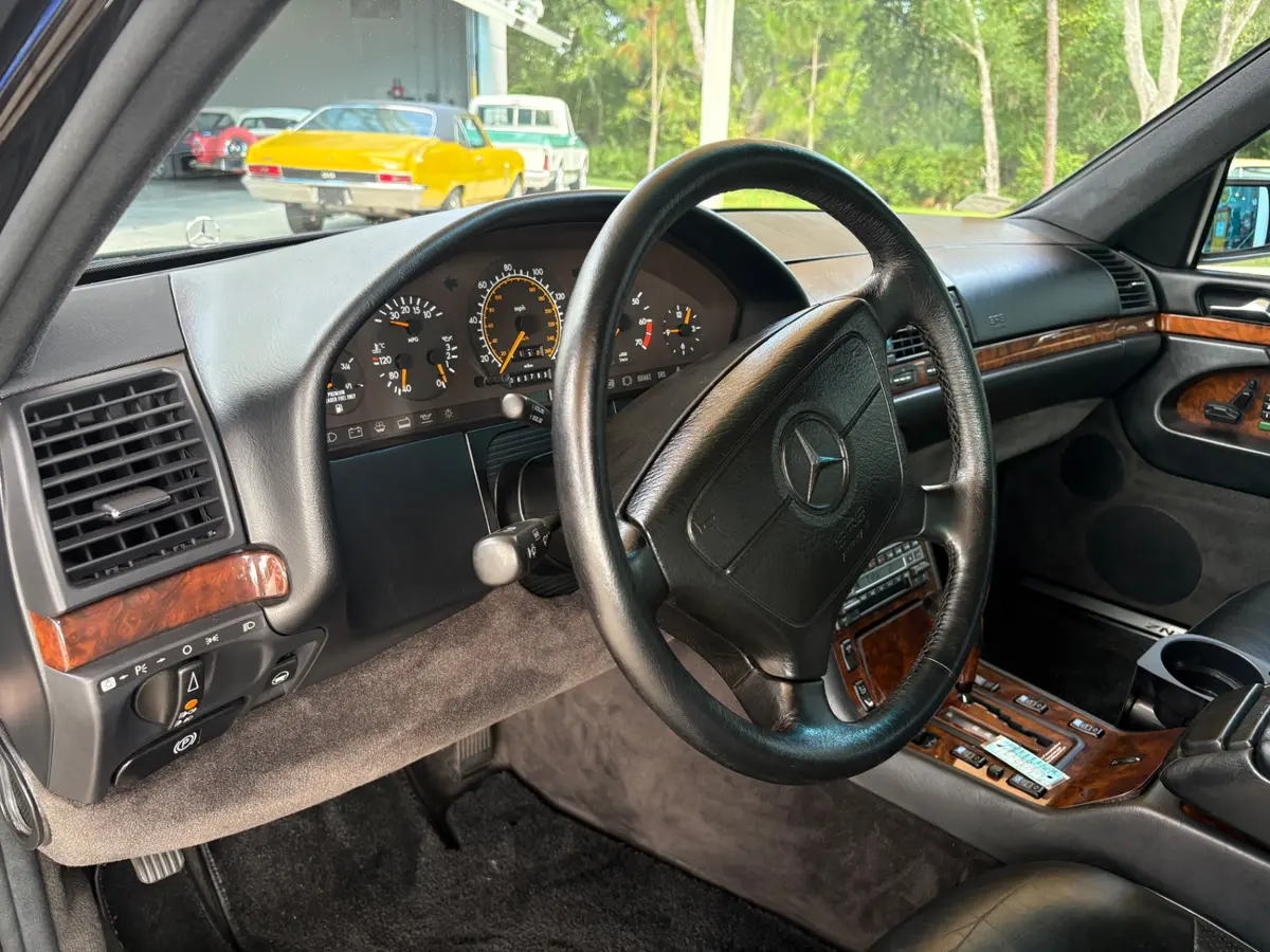 Vehicle photo 31