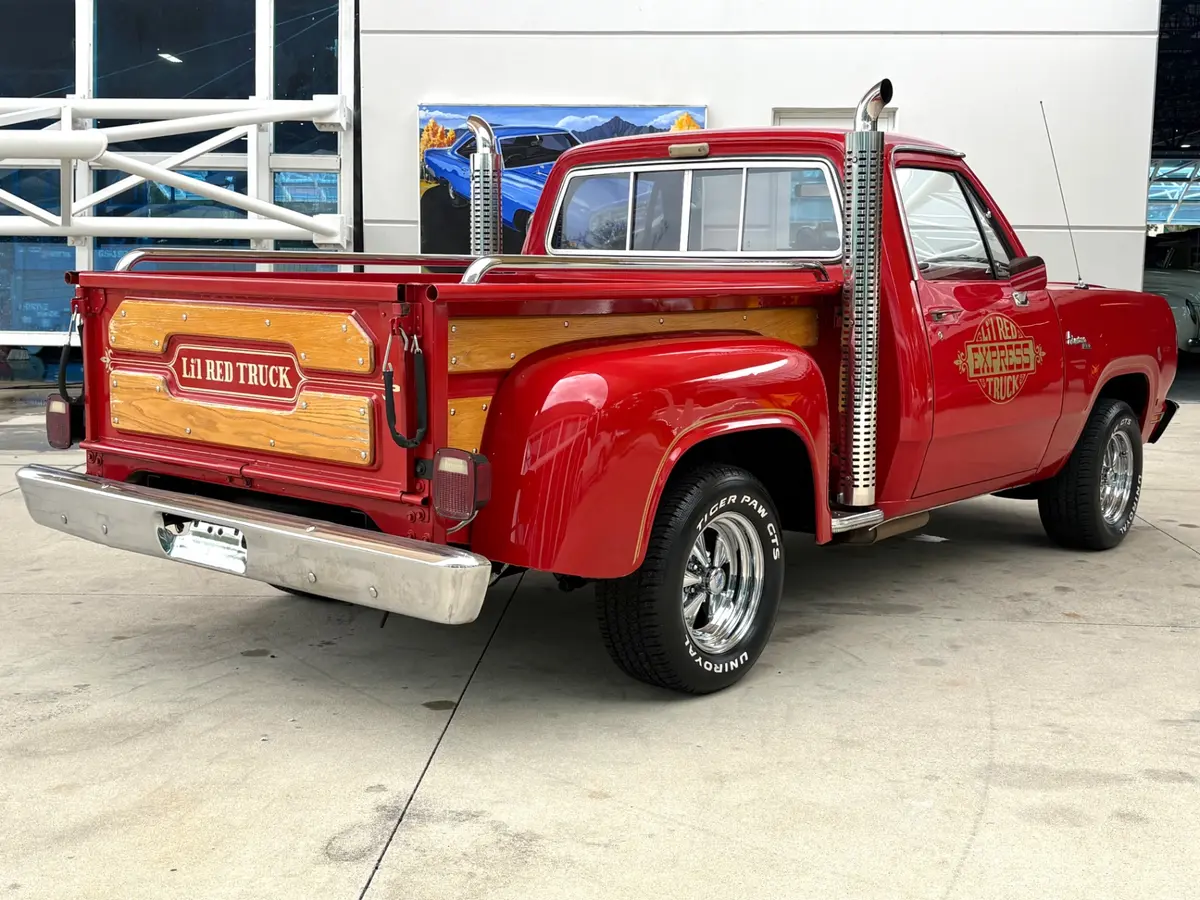 Vehicle photo 6