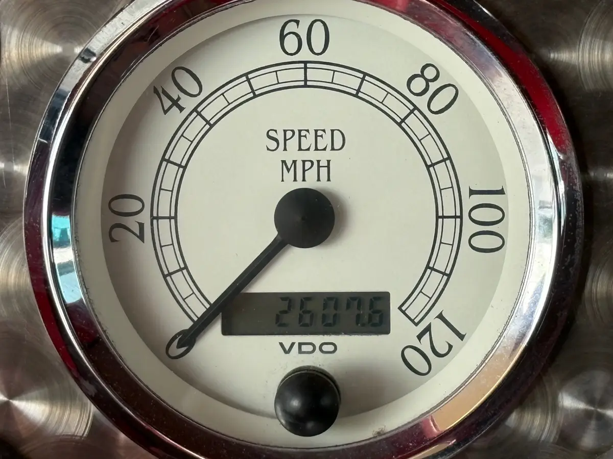 Vehicle photo 23